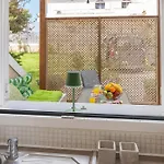 Daire Avra Charming House