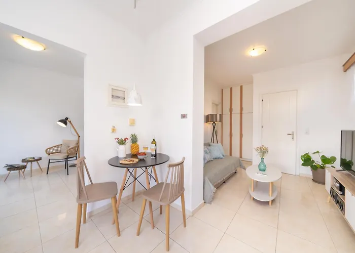 Avra Charming House Khelmáta